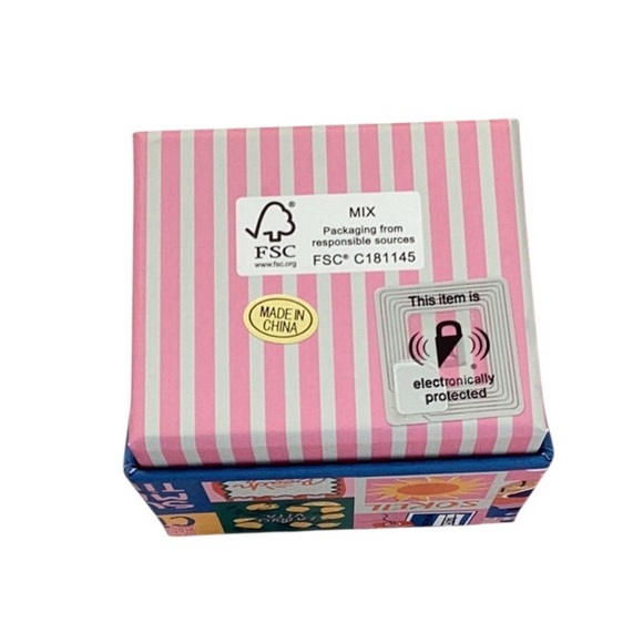 New In Gift Box House of Harlow 1960 Gold Heart Stud Earrings Cubic Zirconia - Picture 3 of 4